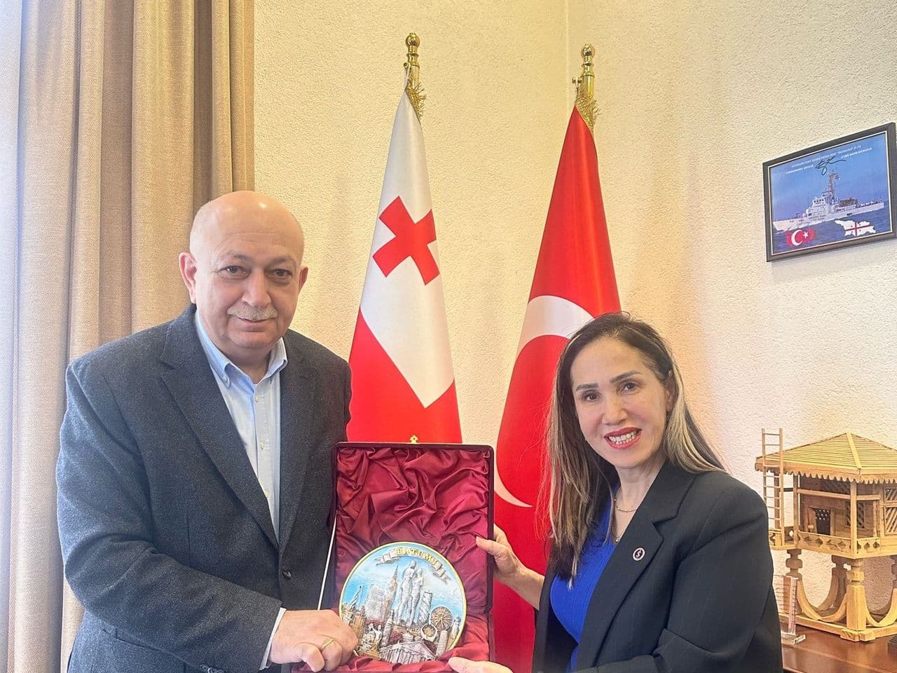 გაცნობითი ხასიათის შეხვედრა იშ ბანკის ქ. ტრაპიზონის ცენტრალური ფილიალის  დირექტორთან